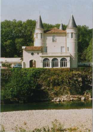 The canalside Château de Ventenac-en-Minervois