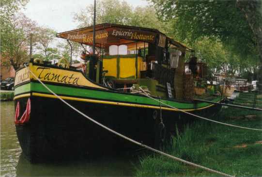 The Tamata - the floating Epic&eacute;rie (Grocery Boat)